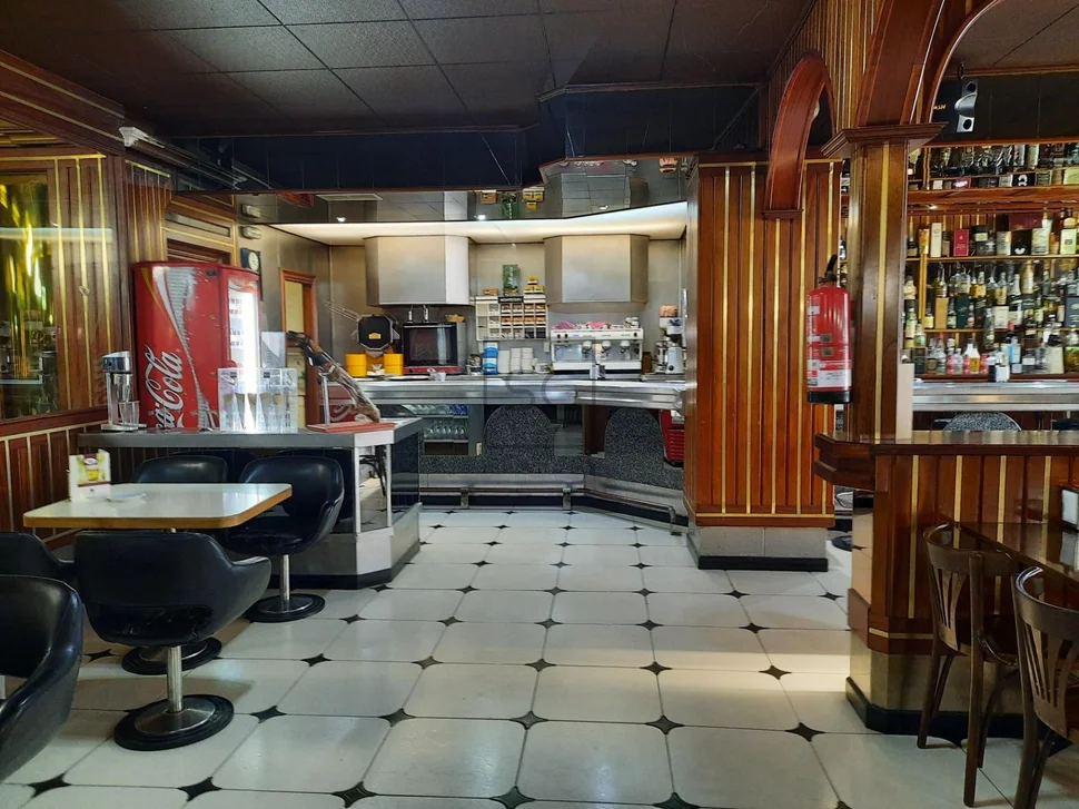 Cafeteria en funcionamiento en narón