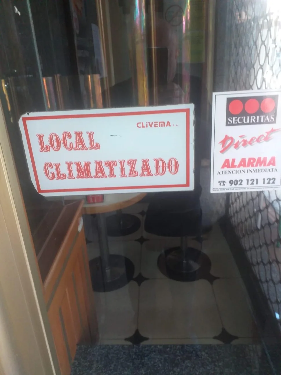 Cafeteria en funcionamiento en narón