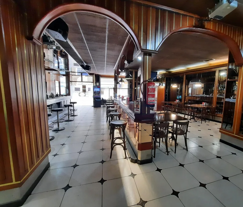 Cafeteria en funcionamiento en narón