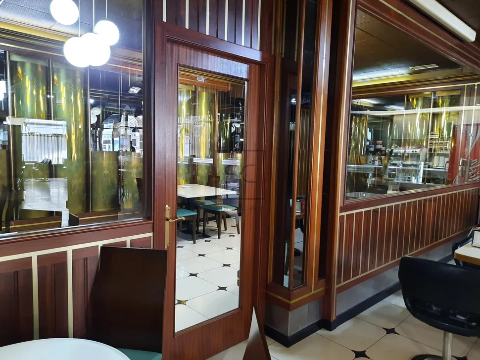 Cafeteria en funcionamiento en narón