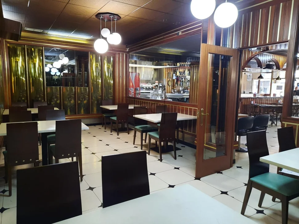 Cafeteria en funcionamiento en narón