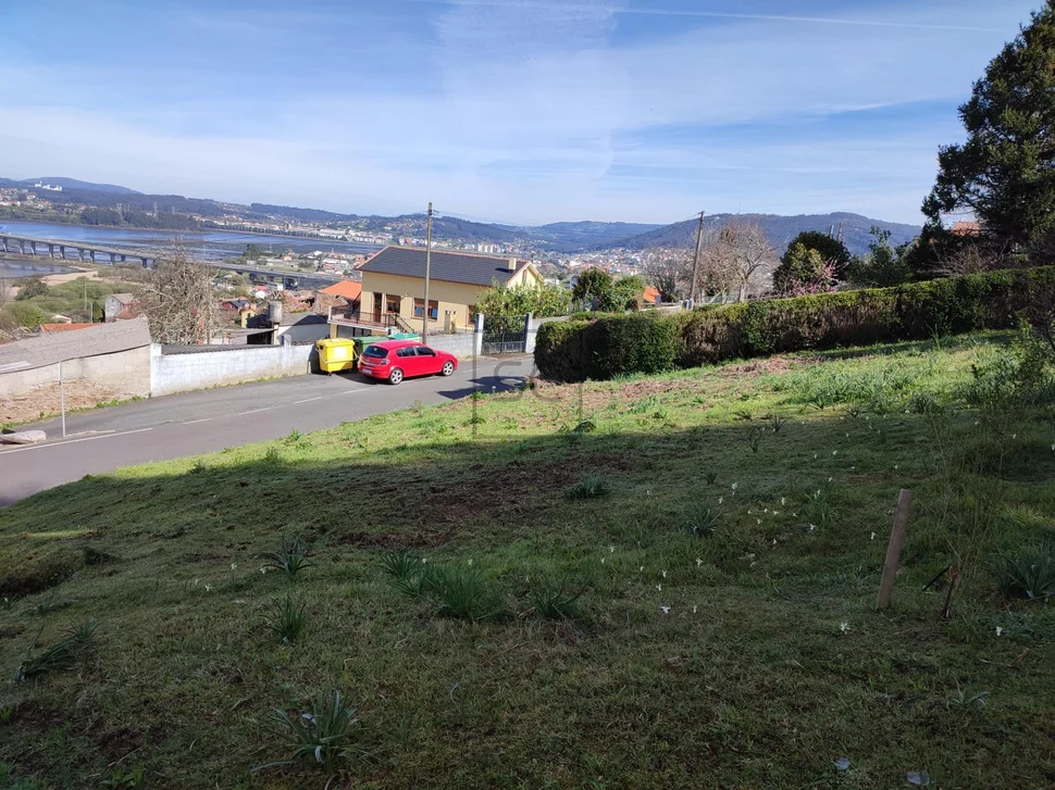 Parcela edificable con vistas al mar