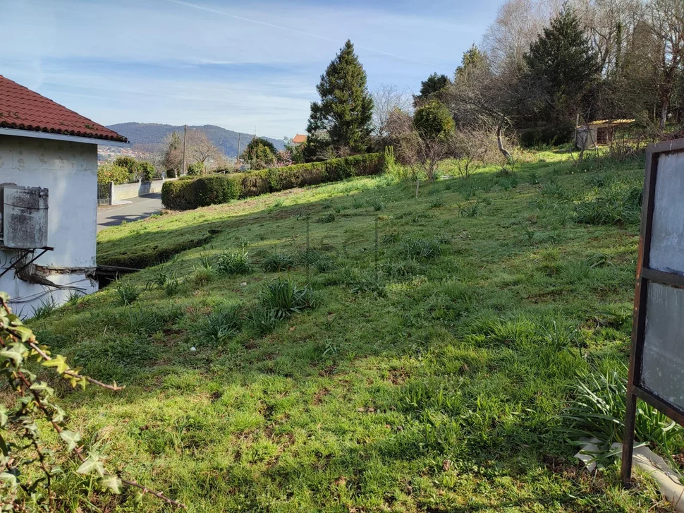 Parcela edificable con vistas al mar