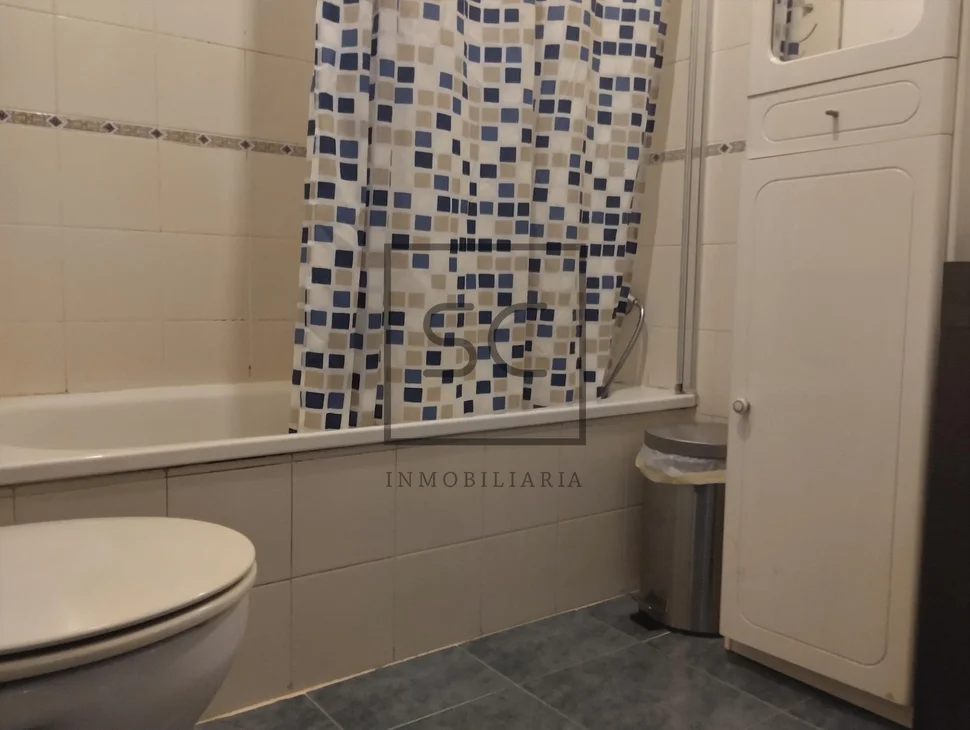 Adosado con jardín en a zapateira