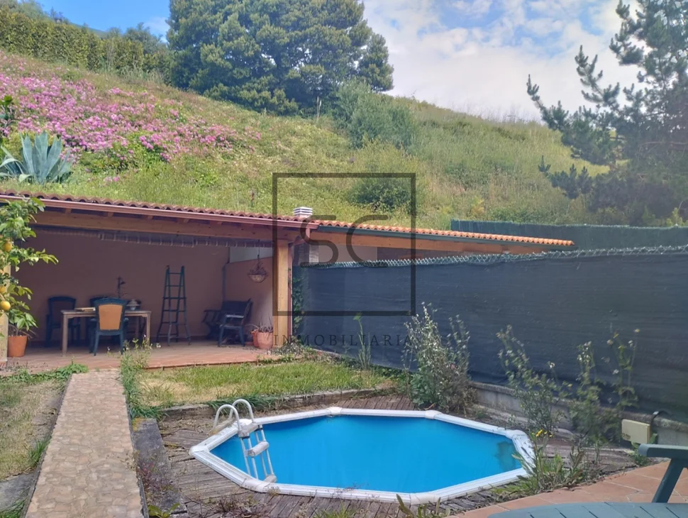 Adosado con jardín en a zapateira