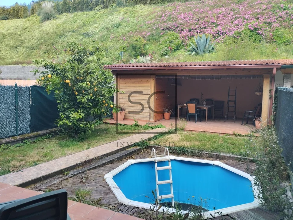 Adosado con jardín en a zapateira