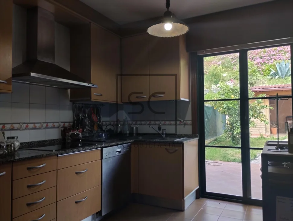 Adosado con jardín en a zapateira