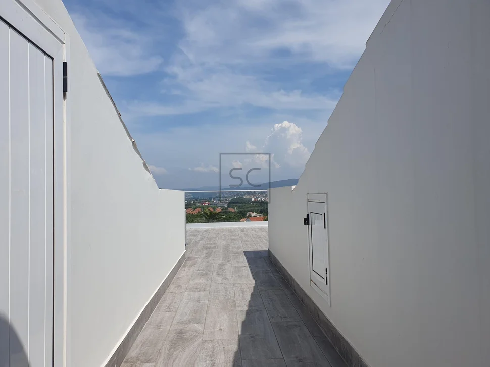 Pareado con terraza finca y bodegas en catabois, ferrol