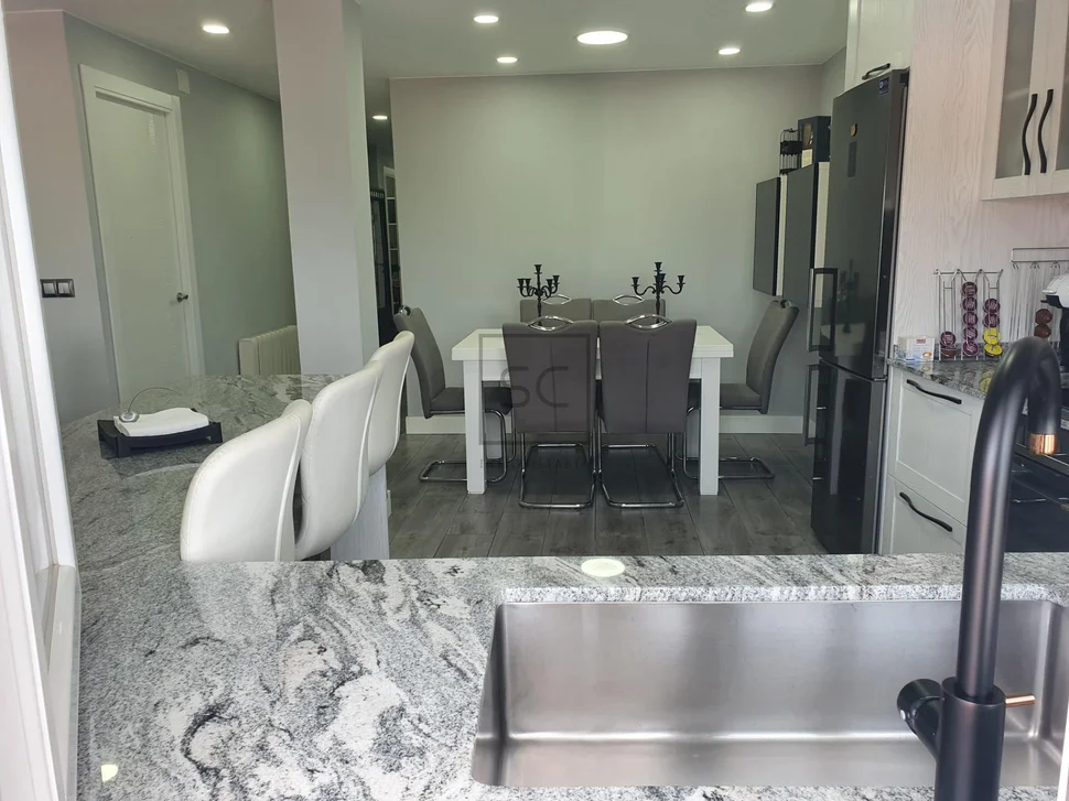 Pareado con terraza finca y bodegas en catabois, ferrol