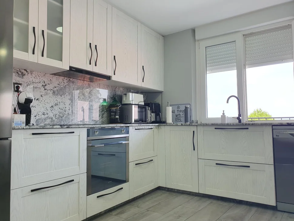 Pareado con terraza finca y bodegas en catabois, ferrol