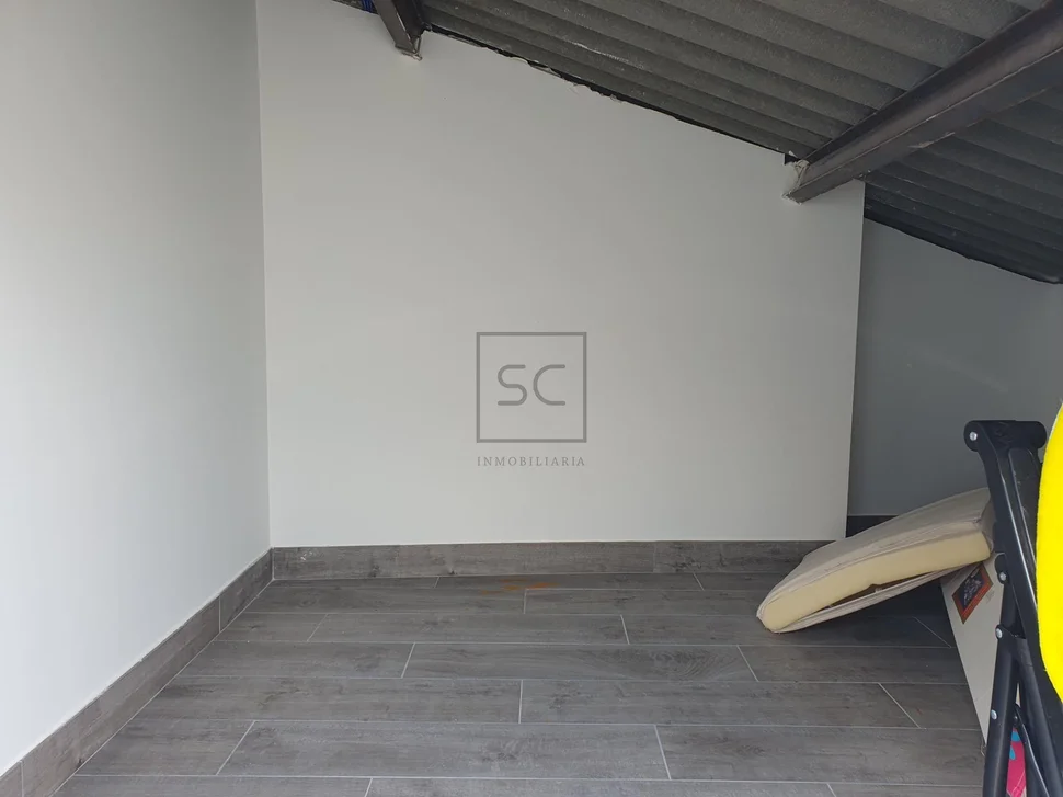 Pareado con terraza finca y bodegas en catabois, ferrol