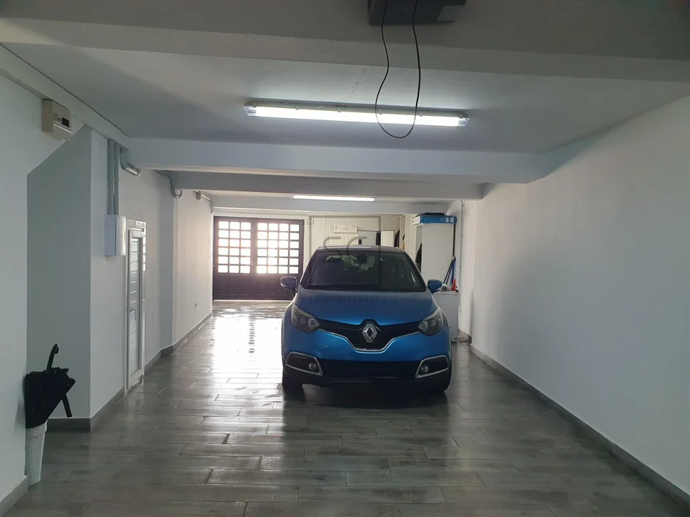 Pareado con terraza finca y bodegas en catabois, ferrol