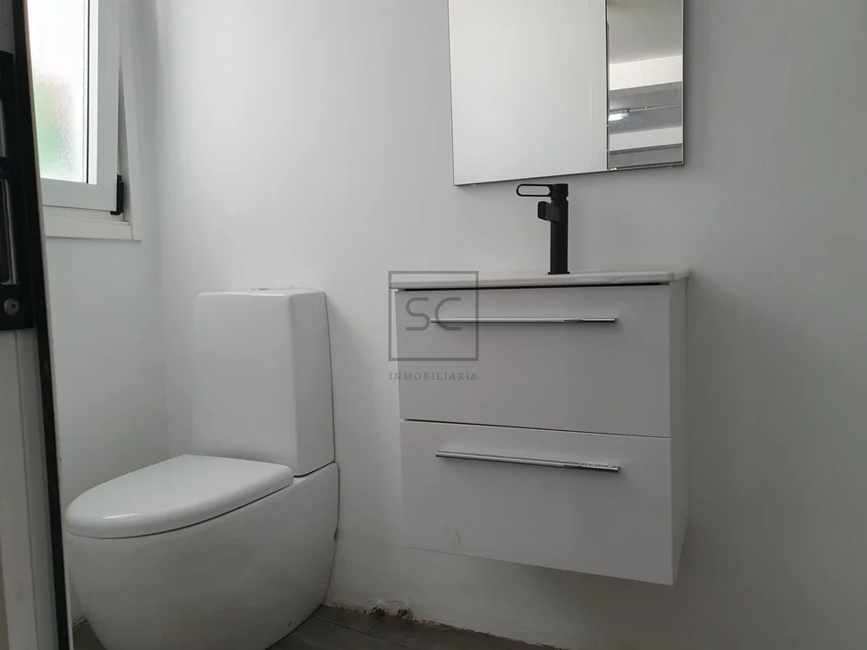 Pareado con terraza finca y bodegas en catabois, ferrol