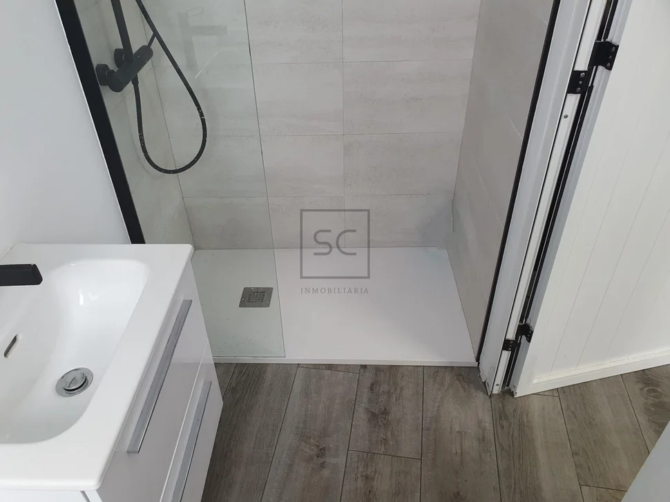 Pareado con terraza finca y bodegas en catabois, ferrol