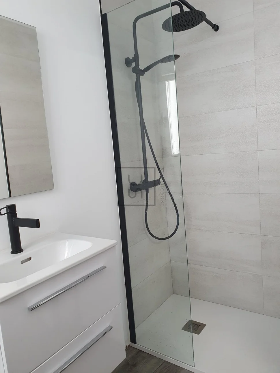 Pareado con terraza finca y bodegas en catabois, ferrol