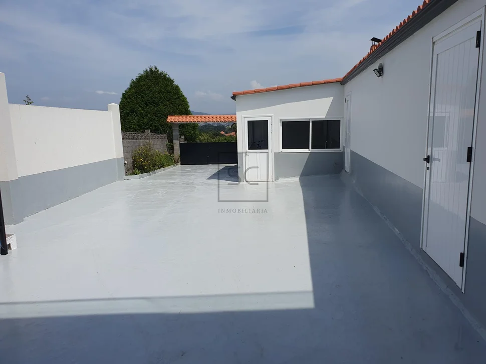 Pareado con terraza finca y bodegas en catabois, ferrol