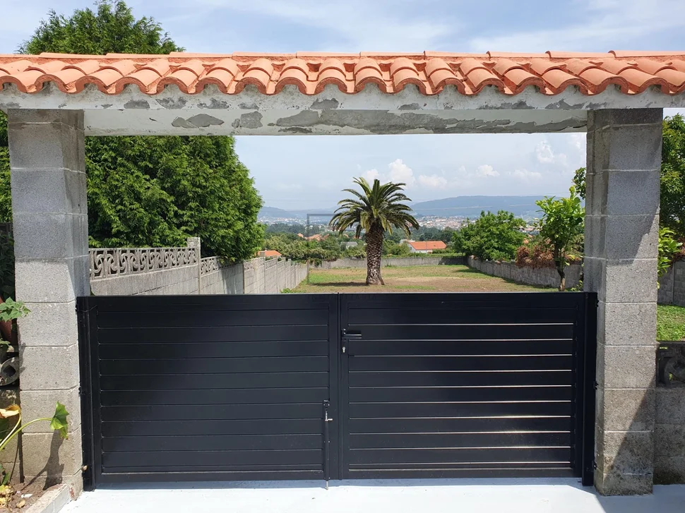 Pareado con terraza finca y bodegas en catabois, ferrol