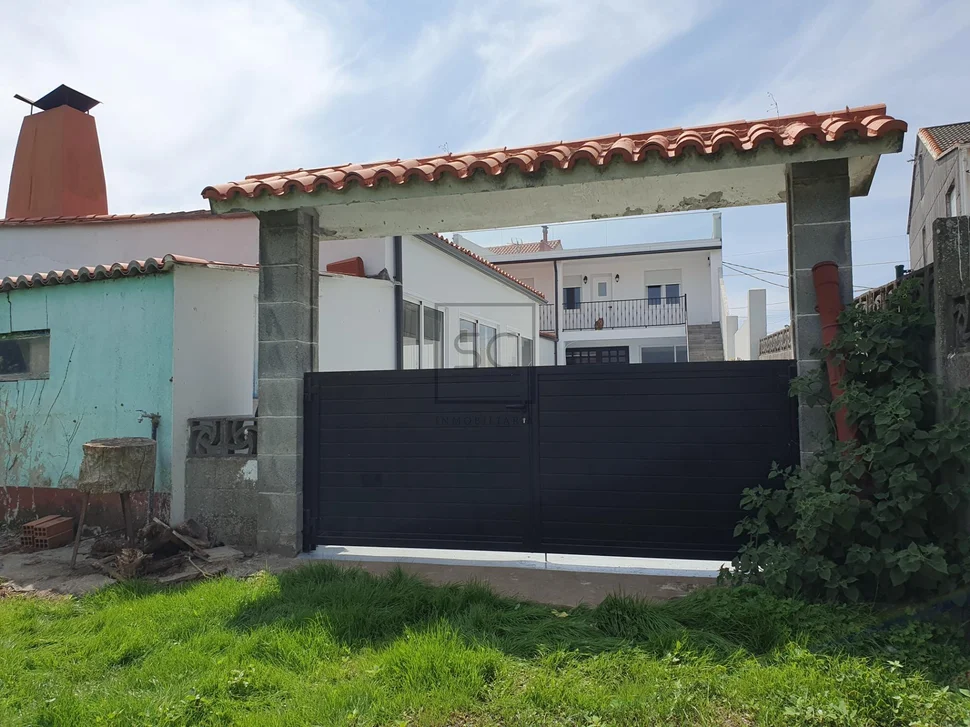 Pareado con terraza finca y bodegas en catabois, ferrol