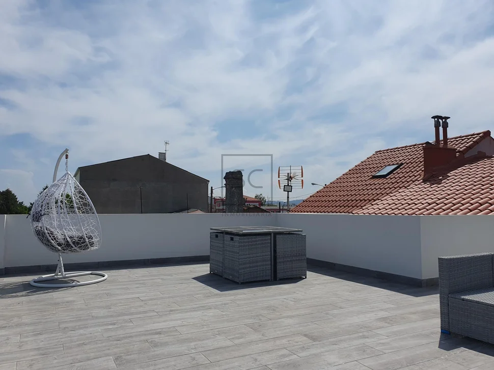 Pareado con terraza finca y bodegas en catabois, ferrol