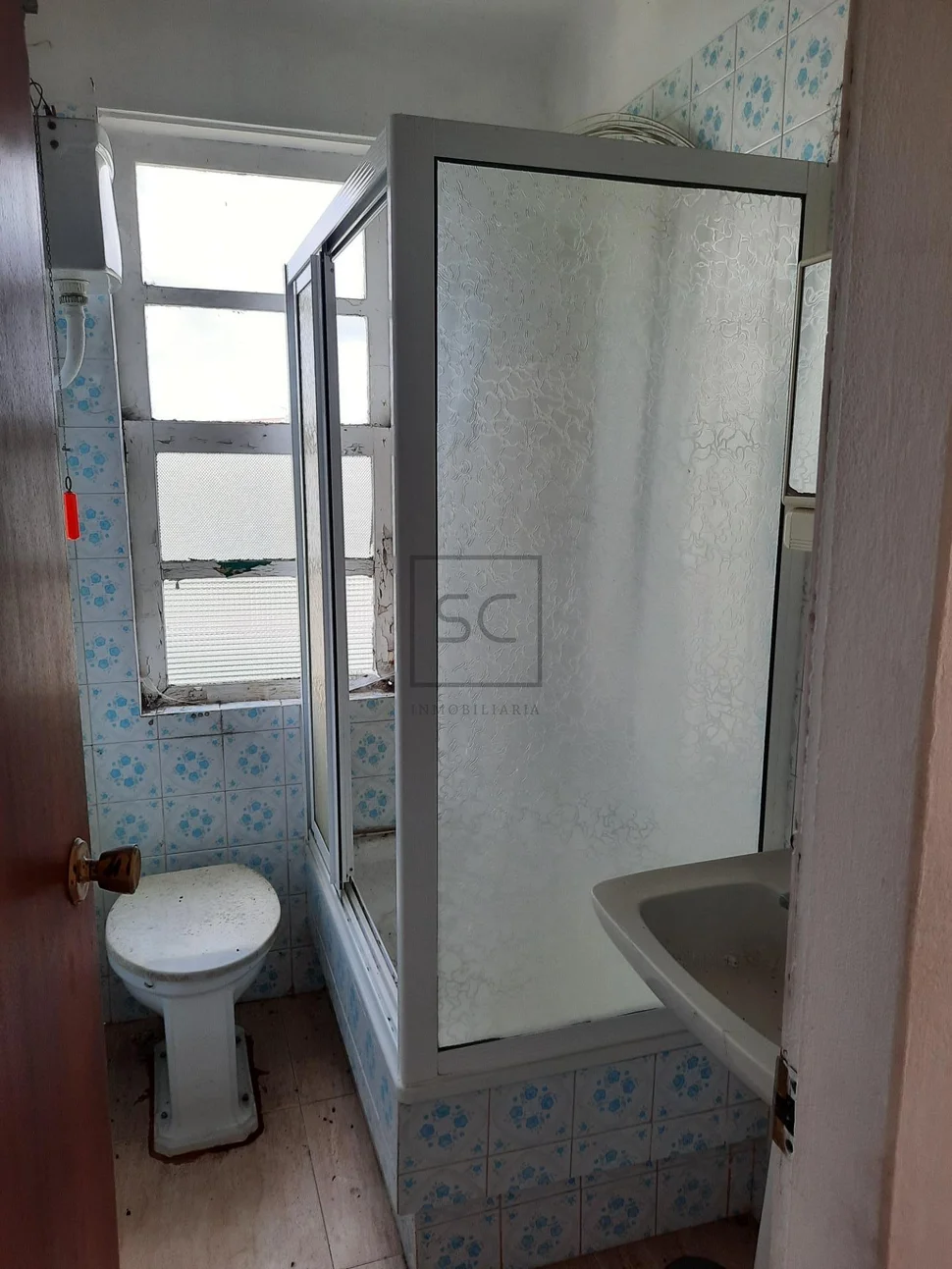 Casa adosada con finca edificable para reforma integral en la zona de santa cecilia, narón