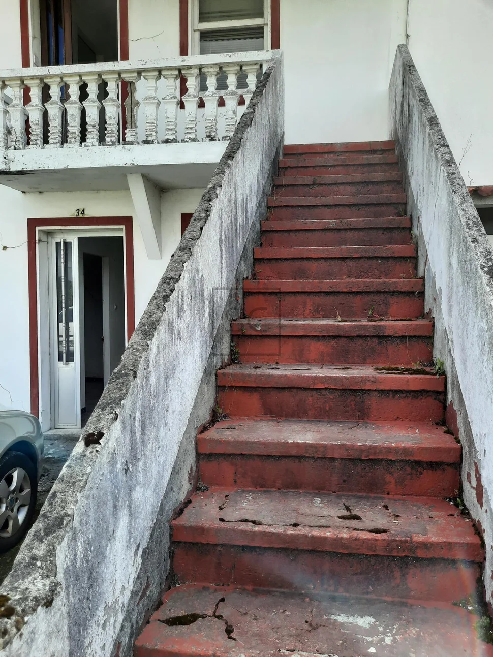 Casa adosada con finca edificable para reforma integral en la zona de santa cecilia, narón