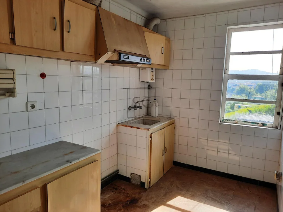 Casa adosada con finca edificable para reforma integral en la zona de santa cecilia, narón