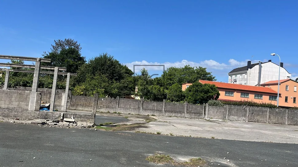 Local, solar y aparcamiento en catabois, ferrol