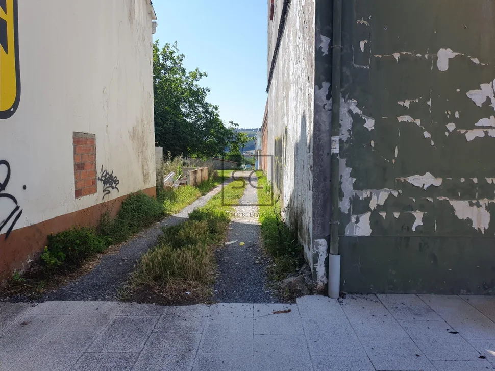 Local, solar y aparcamiento en catabois, ferrol