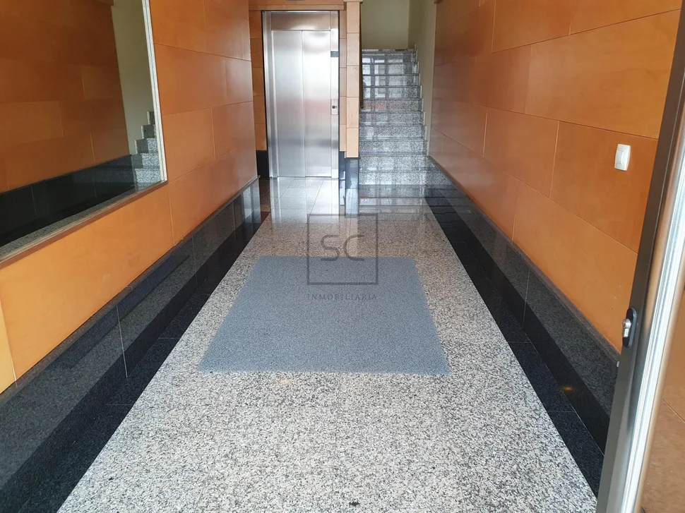 Piso con plaza de garaje y trastero en santa marina, ferrol