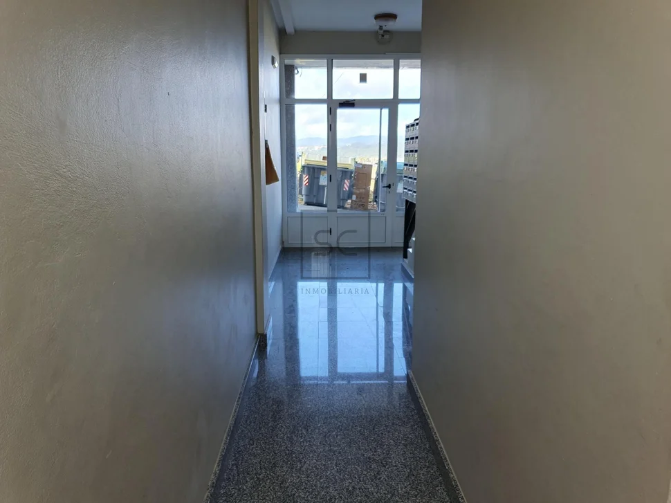 Piso con terraza y vistas al mar