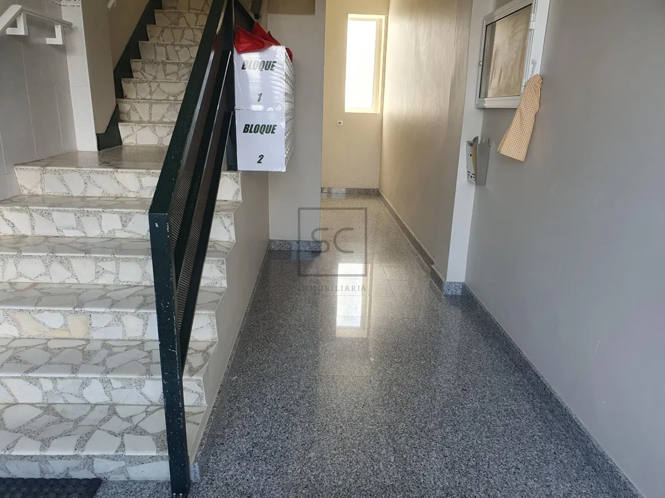 Piso con terraza y vistas al mar