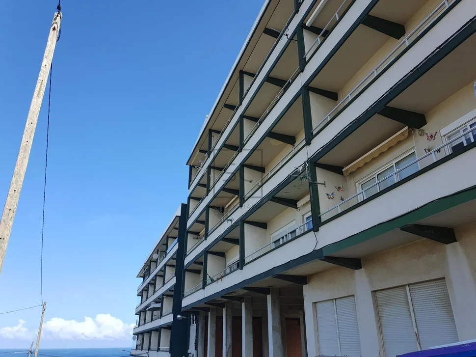 Piso con terraza y vistas al mar