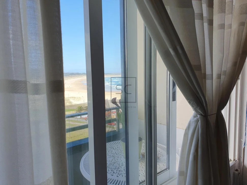 Piso con terraza y vistas al mar