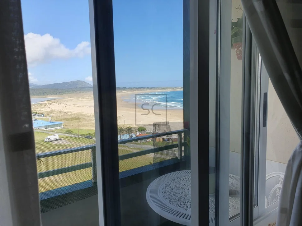 Piso con terraza y vistas al mar