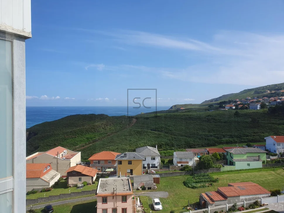 Piso con terraza y vistas al mar