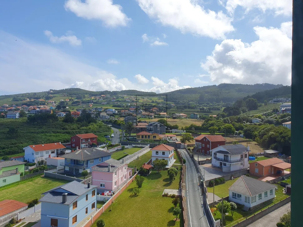 Piso con terraza y vistas al mar