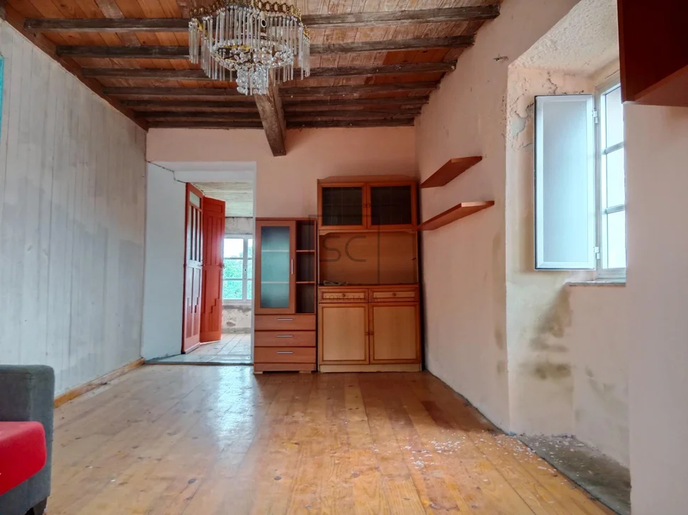 Casa con bodegas y finca