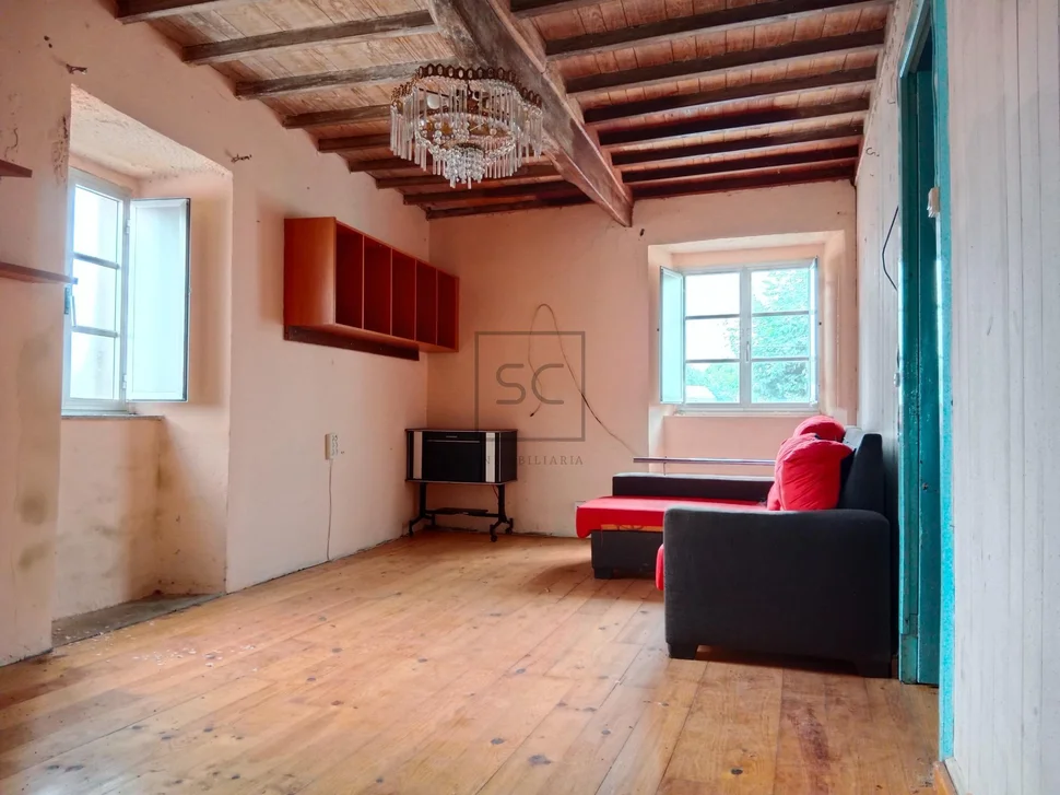 Casa con bodegas y finca