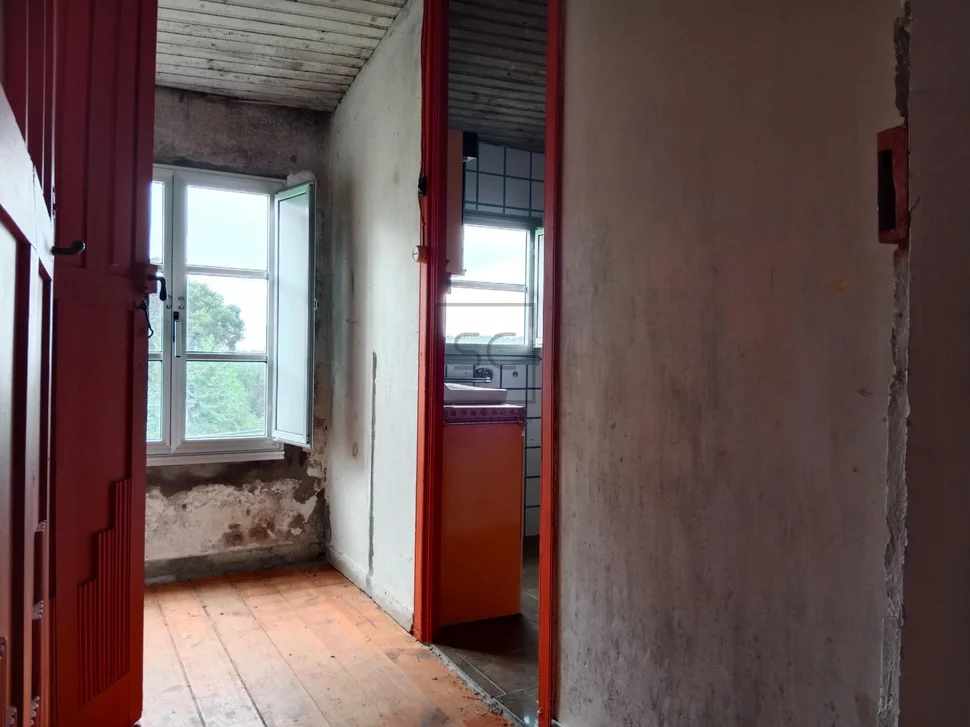 Casa con bodegas y finca