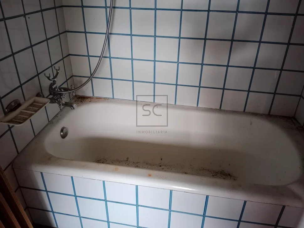 Casa con bodegas y finca