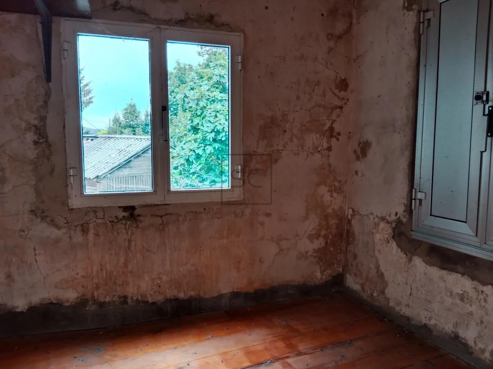 Casa con bodegas y finca