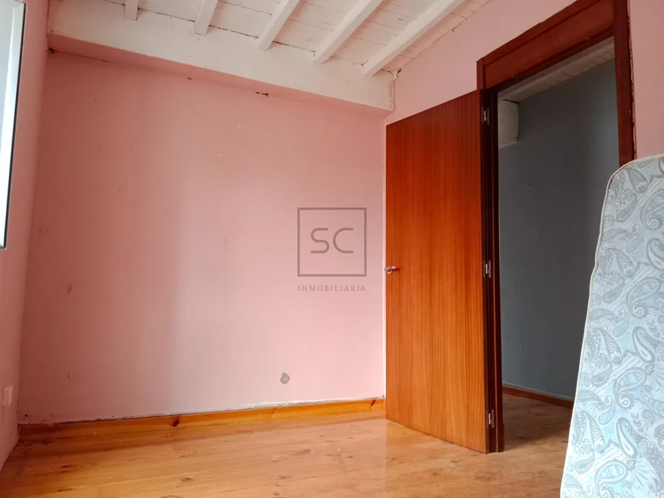 Casa con bodegas y finca