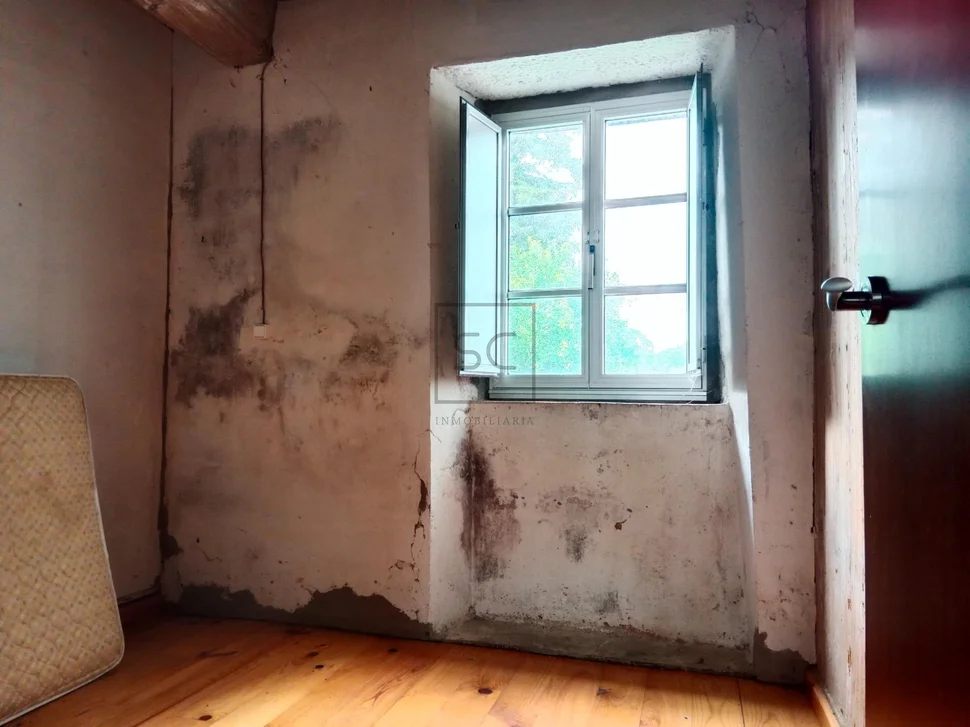 Casa con bodegas y finca