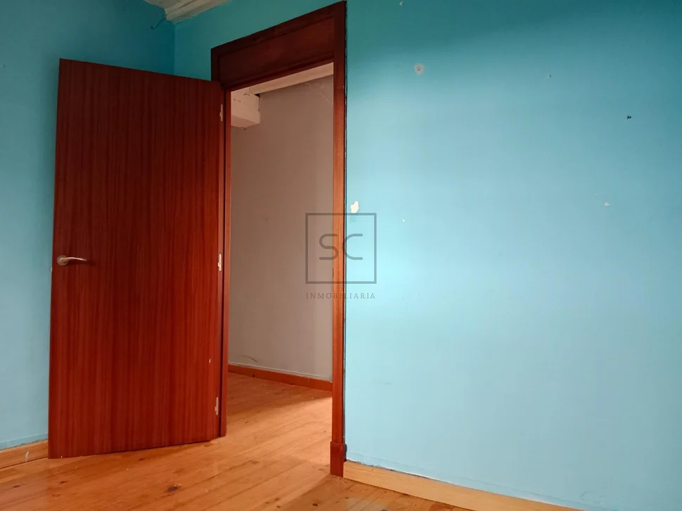 Casa con bodegas y finca