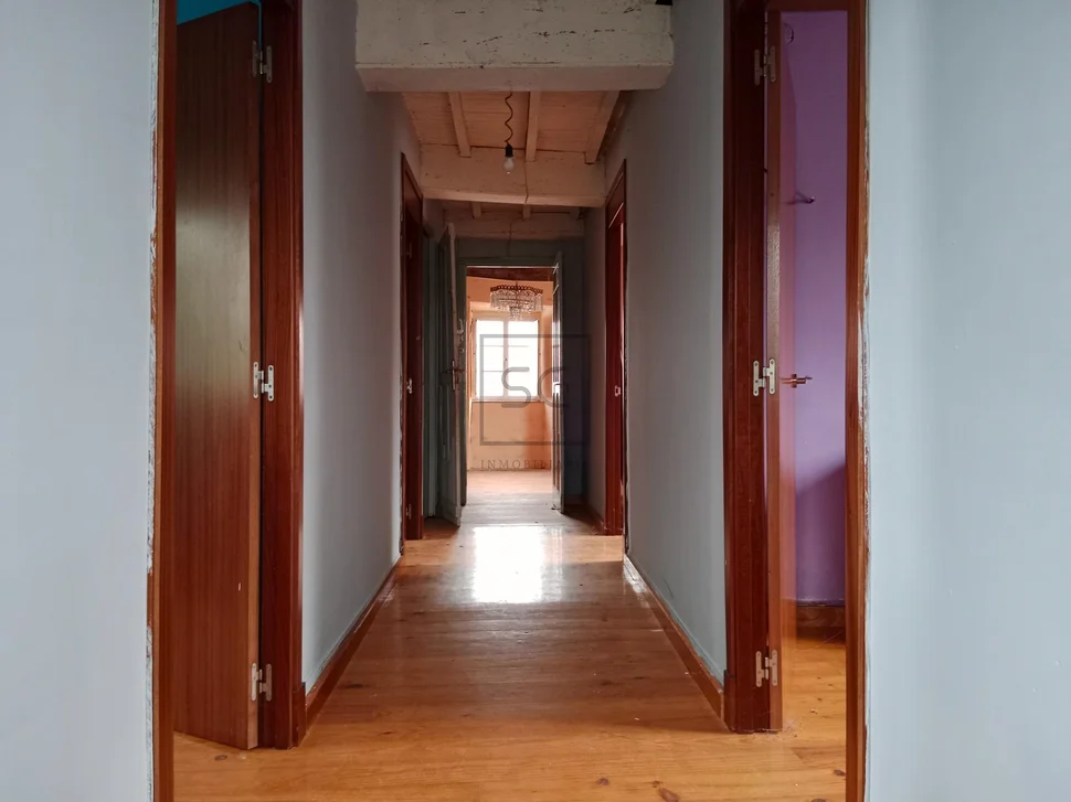 Casa con bodegas y finca