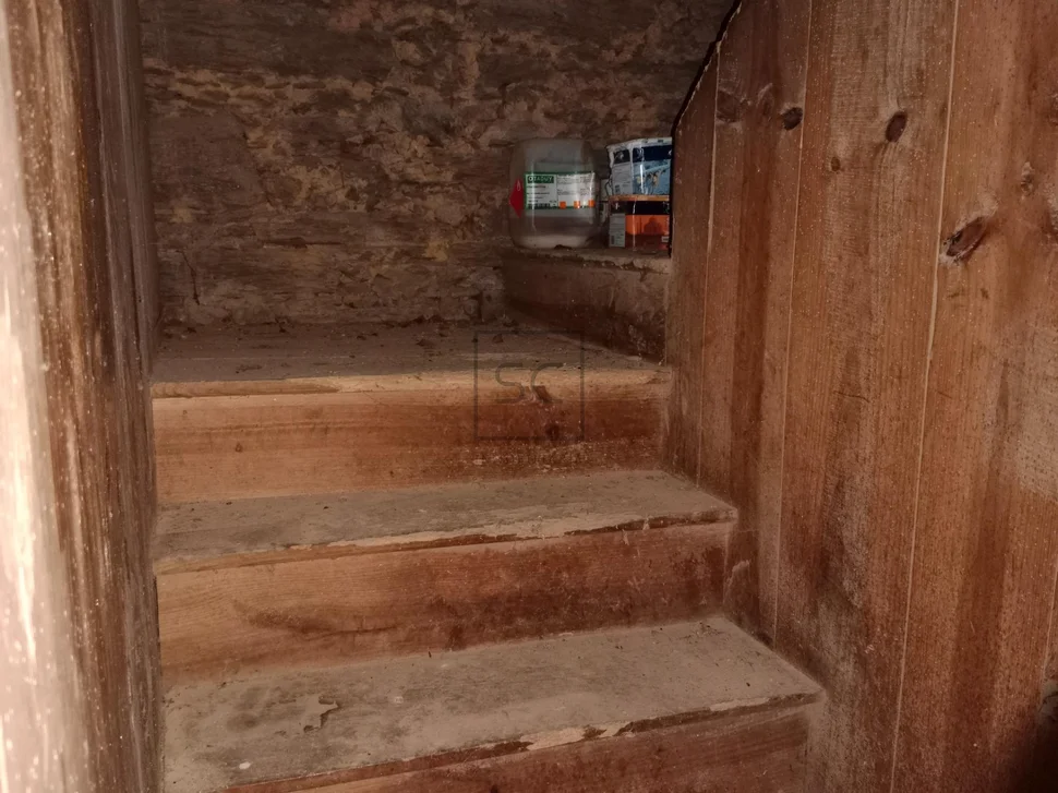 Casa con bodegas y finca