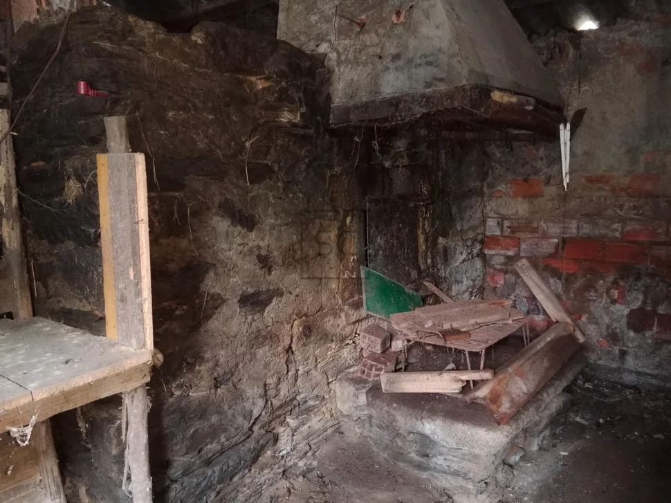 Casa con bodegas y finca