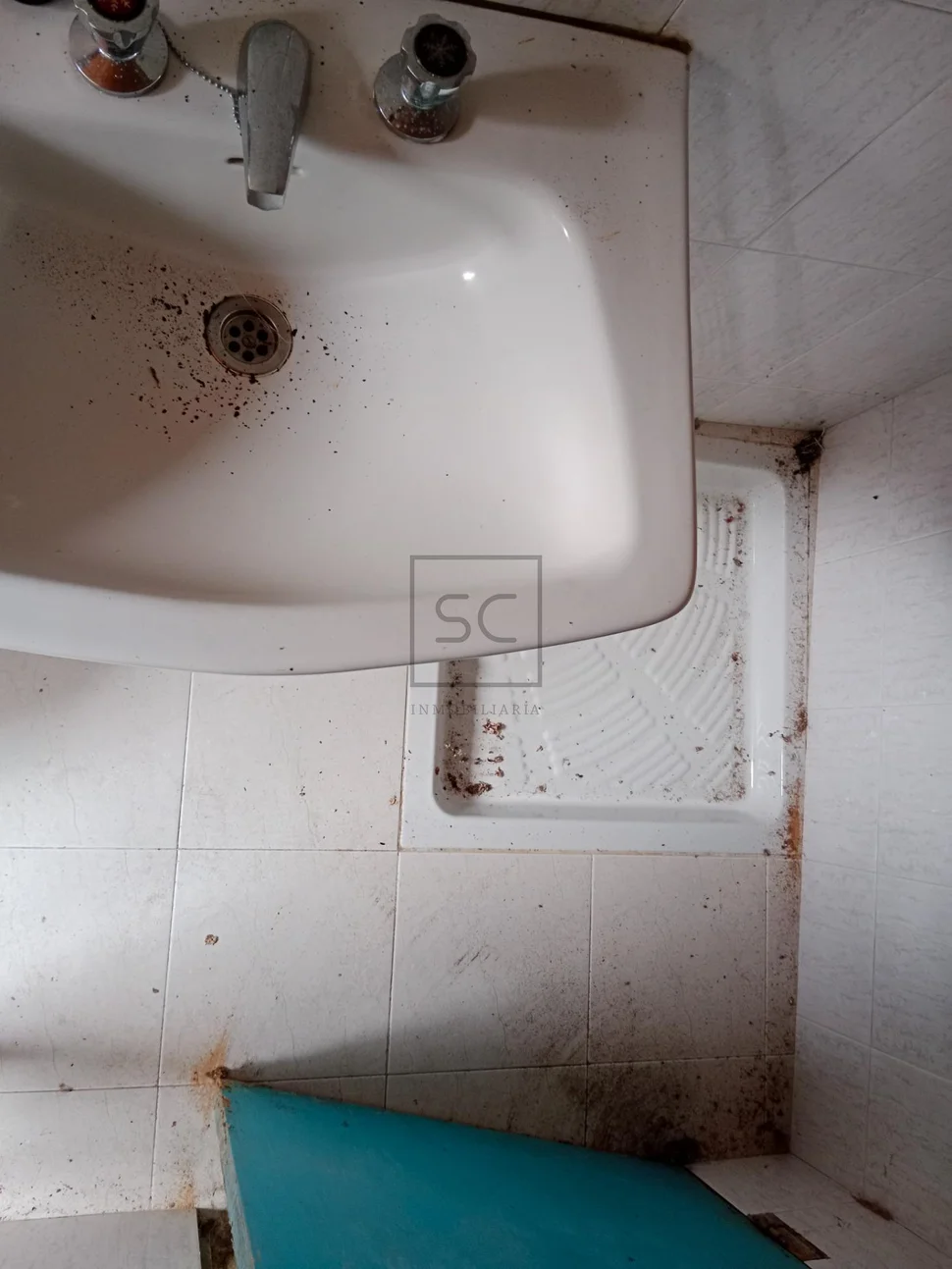 Casa con bodegas y finca