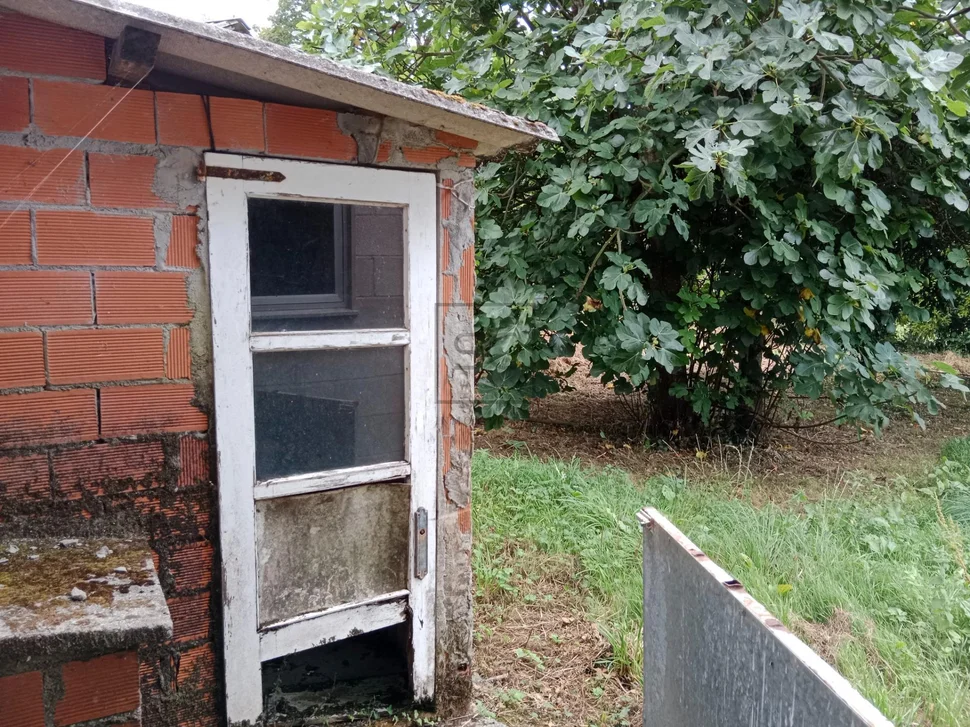 Casa con bodegas y finca