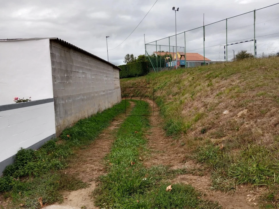 Casa con bodegas y finca